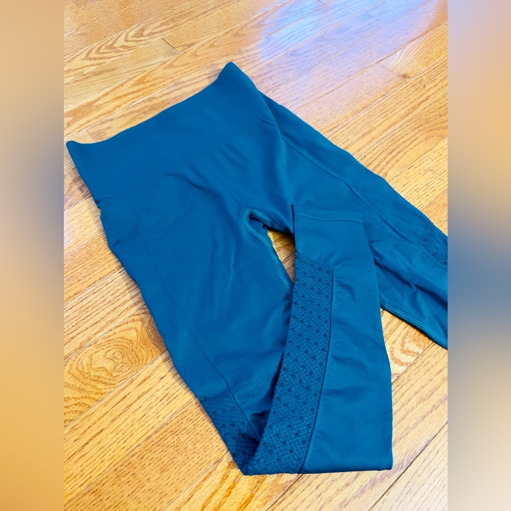 Fabletics XS Blue Nova Leggings